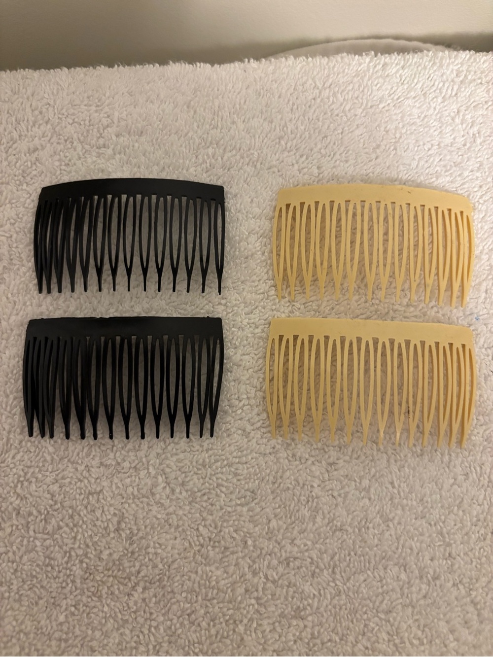 Lot of vintage goody side combs